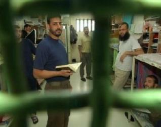 الأسرى يتمسكون بمطالبهم وانتهاء الاجتماع مع إدارة السجون دون نتيجة