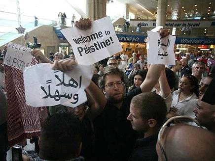 الكيان الصهيوني يمنع 80 متضامنا من دخول الأراضي المحتلة