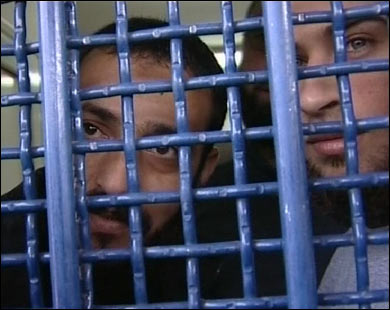 تقرير: إدارة السجون تصعد إجراءاتها القمعية ضد الأسرى المضربين