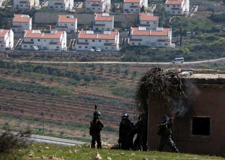 نتنياهو يعطي الضوء الأخضر لمغتصبات جديدة في الضفة والقدس