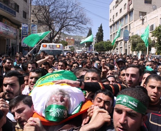 آلاف الفلسطينيين يشيعون البيتاوي في نابلس