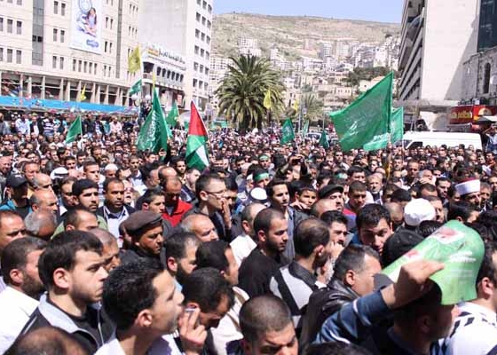 أجهزة أمن السلطة تلاحق المشاركين في تشييع البيتاوي