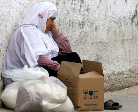 شوؤن اللاجئين بحماس تدعو الأونروا لدعم الأسر الفقيرة في غزة