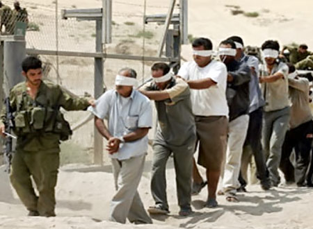الاحتلال ينقل الأسرى المعزولين المضربين من زنزانة إلى أخرى عدة مرات يوميًّا