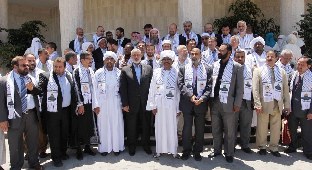 هنية يستقبل قافلة شد الرحال للقدس