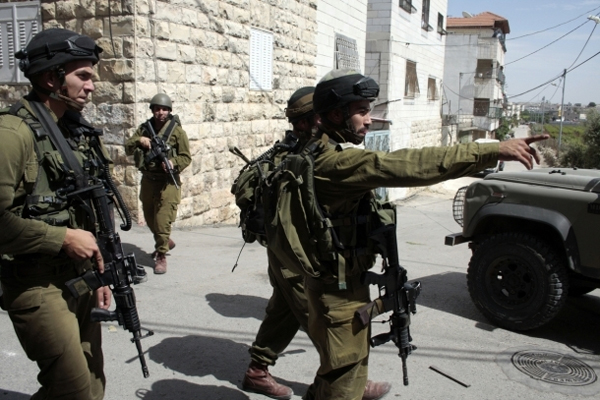الاحتلال يعتقل 12 فلسطينياً بالضفة بينهم ثلاثة قاصرين