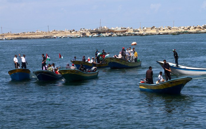 بحرية الاحتلال تستهدف قوارب الصيادين قبالة غزة