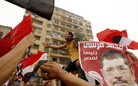 مرسي يكتسح أصوات الخارج والمصريون يواصلون احتفالاتهم بفوزه