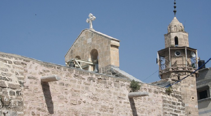 المركز الفلسطيني لحقوق الإنسان ينفي إكراه 5 مسيحيين على الإسلام