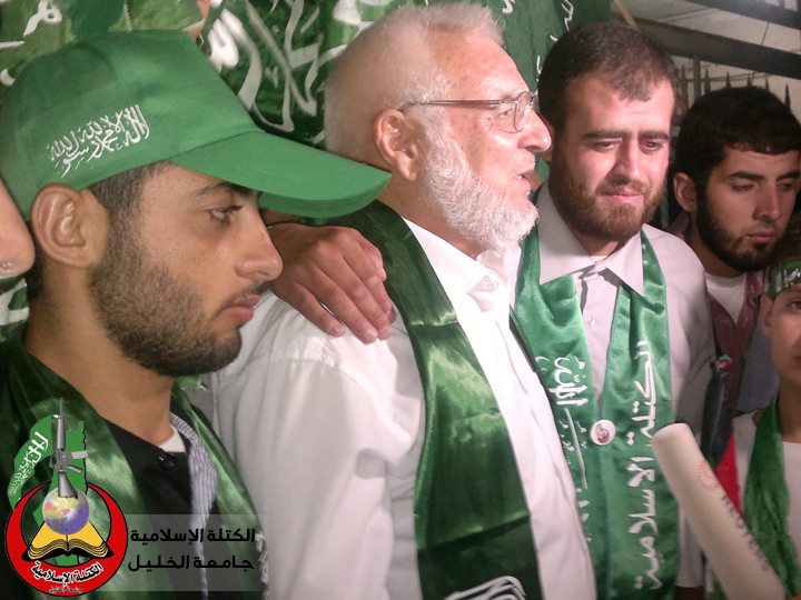 بعد الإفراج عنه مباشرة .. دويك يبدأ مهامه بزيارة معتصمي الخليل