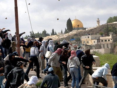 مواجهات عنيفة بالقدس المحتلة عقب اقتحام الأقصى