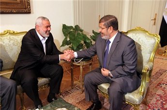 الرئيس المصري يهاتف هنية ويؤكد دعمه لغزة