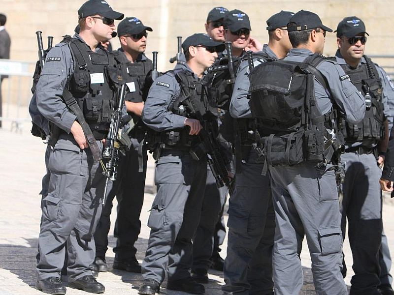 شرطة الاحتلال تنكل بمقدسي بعد اعتقاله وتصعقه بالكهرباء