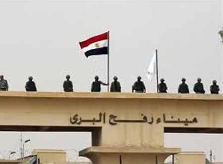 مصدر أمني مصري ينفي مطالبة الحكومة بتسليم عناصر متورطة في اعتداء رفح