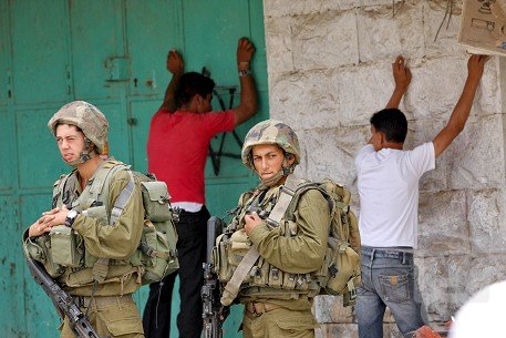 اعتقال شقيقين بكمين جنوب شرق جنين