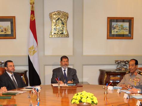 مرسي يقيل قيادات عسكرية وأمنية
