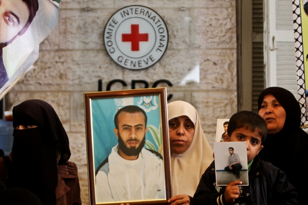 واعد: بيان الصليب حول الأسرى جاء متأخرًا