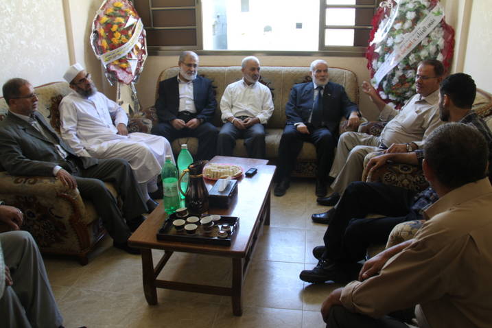 بحر يدعو لتكثيف الجهود لنصرة الأسرى