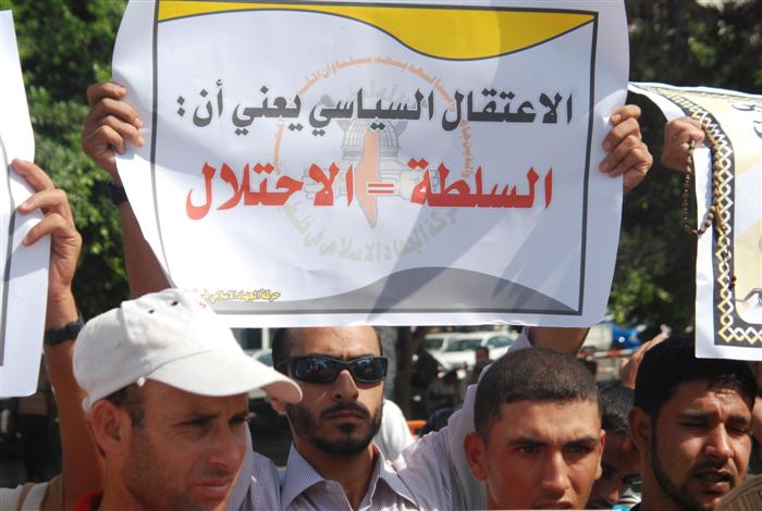 أجهزة السلطة تعتقل 9 أسرى محررين بالضفة