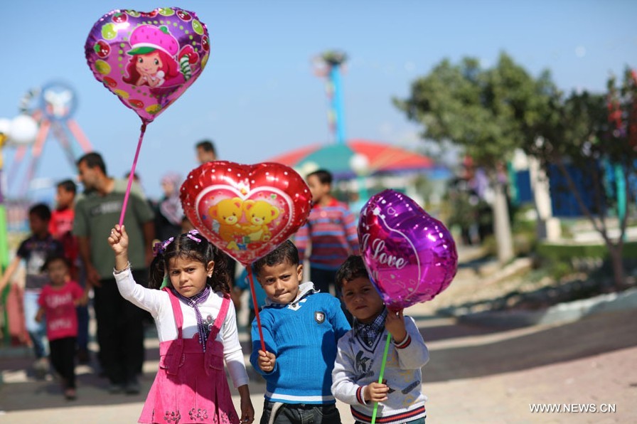 100 ألف فلسطيني من 48 ينعشون أسواق الضفة خلال العيد