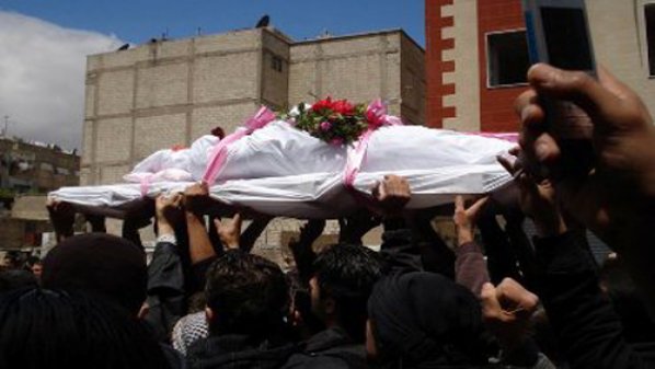 سوريا.. وفاة ثمانية لاجئين فلسطينيين بينهم أم وطفلها