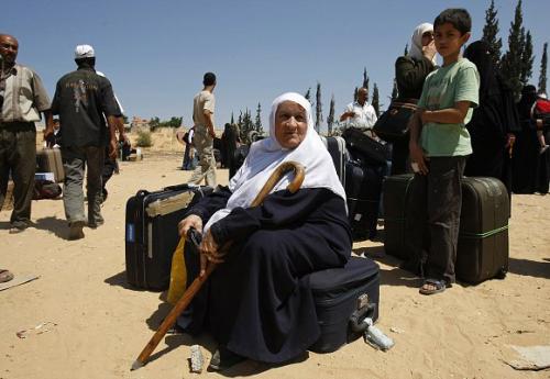 معاناة أهالي غزة تتصاعد والحصار يطبق أنيابه على القطاع