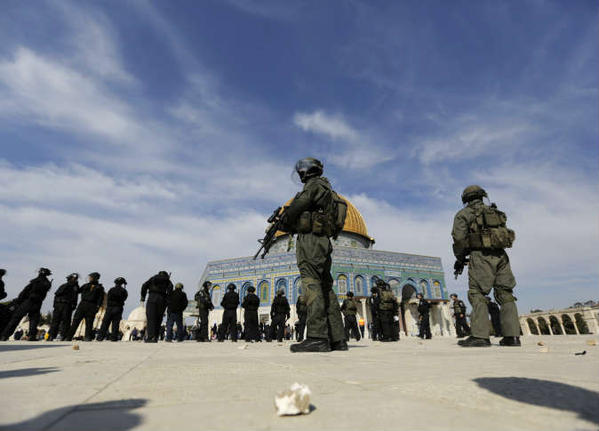 يوم النفير.. آلاف الفلسطينيين يتوجهون إلى الأقصى