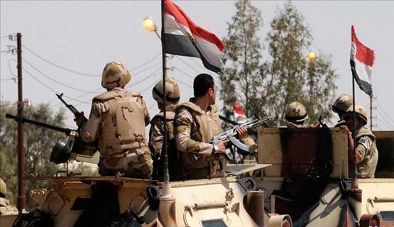 مقتل 7 جنود مصريين بتفجير مدرعة بالعريش