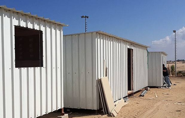نزوح سكان الكرافانات في خزاعة بفعل الأمطار الغزيرة