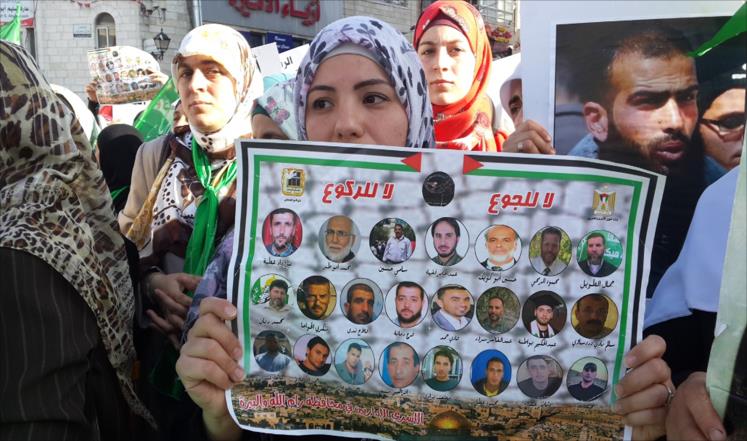 تجديد الاعتقال الإداري بحق 13 أسيرا فلسطينيا