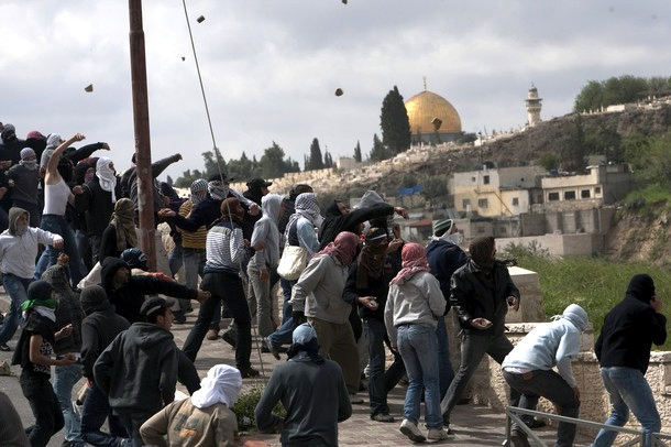 (محدث) إصابات واعتقالات بمواجهات عنيفة في أحياء القدس
