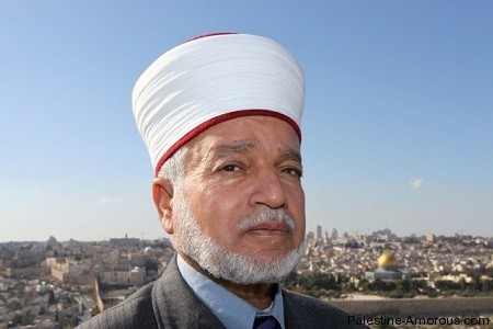 خطيب الأقصى يحذر من استمرار الاستيطان في القدس