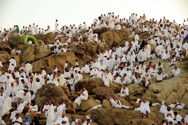 ضيوف الرحمن يختتمون اليوم مناسك الحج