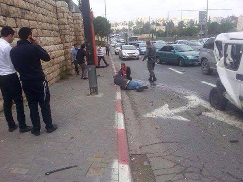 فلسطيني يحاول دهس مجموعة مستوطنين برام الله