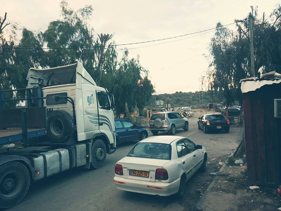 جيش الاحتلال يغلق مدخل بلدة عزون