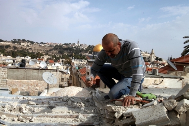 بتسيلم: أوامر هدم بيوت عائلات فلسطينيين نفذوا عمليات ليس قانونيا