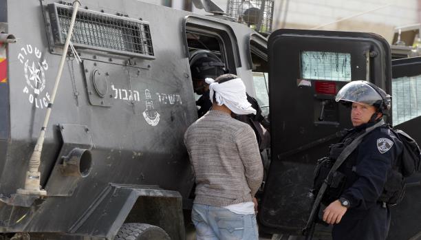 الاحتلال يعتقل مواطنَين من رام الله ويمدد اعتقال 20 من الداخل الفلسطيني