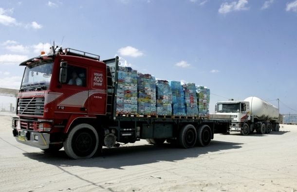 الاحتلال يفتح معبر أبو سالم لإدخال 400 شاحنة لغزة