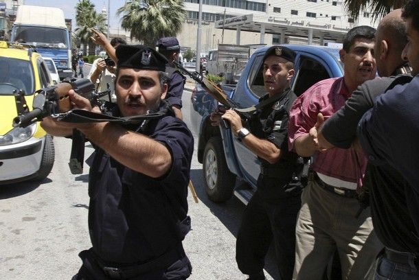 حماس: أجهزة السلطة تعتقل وتستدعي 9 من أنصارنا
