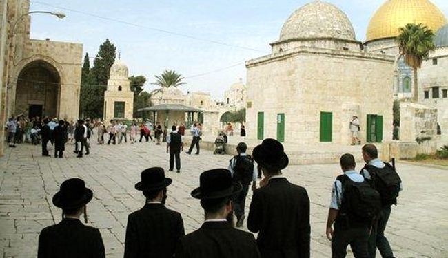 مستوطنون يدنسون باحات المسجد الأقصى
