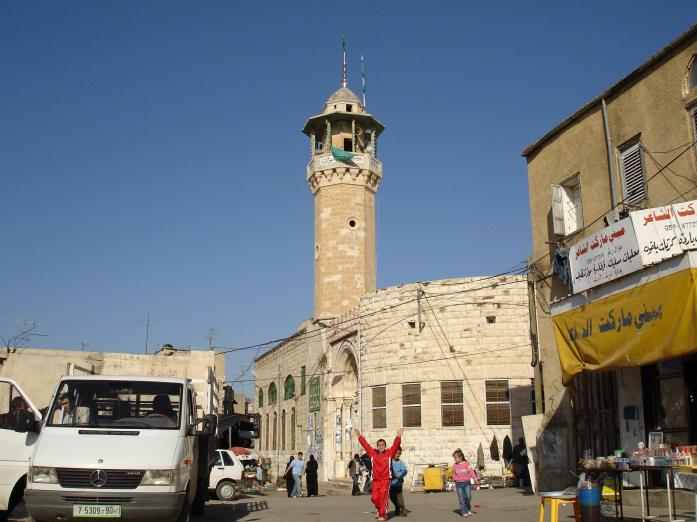 السلطة توقف الأذان الموحد في طولكرم بطلب صهيوني
