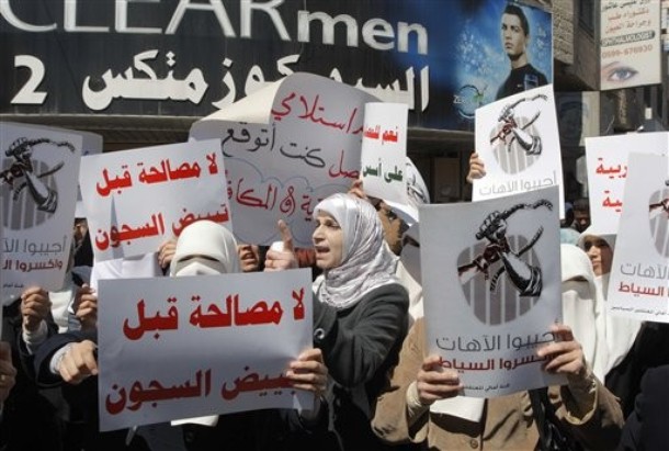 منتدى الإعلاميين يدين الاستهداف المزدوج للكاتبة لمى خاطر بالخليل
