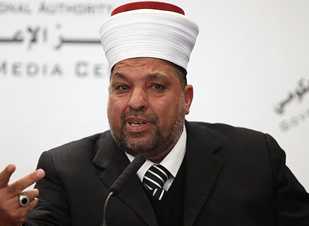 الأوقاف تنتقد التقسيم على أساس الجنس في دخول الأقصى