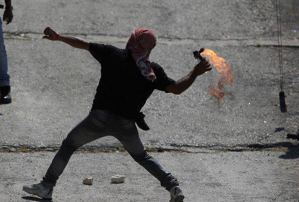 إلقاء عبوة ناسفة باتجاه دورية لشرطة الاحتلال شمال القدس
