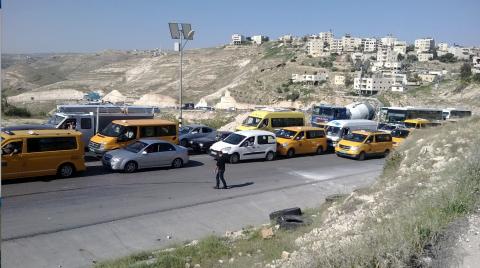 الاحتلال يغلق حاجز الكونتينر في البلدة القديمة بالخليل