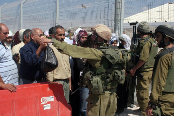 الاحتلال يفرض قيودا جديدة على دخول العمال الفلسطينيين