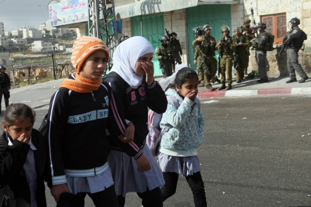 الاحتلال يمنع معلمات من الوصول إلى مدرسة بيت إكسا شمال القدس