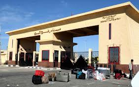 معبر رفح.. معاناة يومية وضحايا أبرياء وأزمة في الماء والطاقة