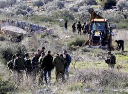 الاحتلال يصادر طريقًا زراعيًّا في قريوت جنوب نابلس