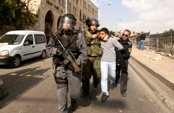 الاحتلال يوقف مسيحييْن أثناء استقبال البابا في القدس